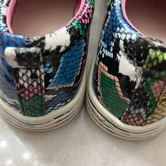 Colorful snake print set: waist bag and slip on sneakers Sz 8.5 - Picture 3 of 4
